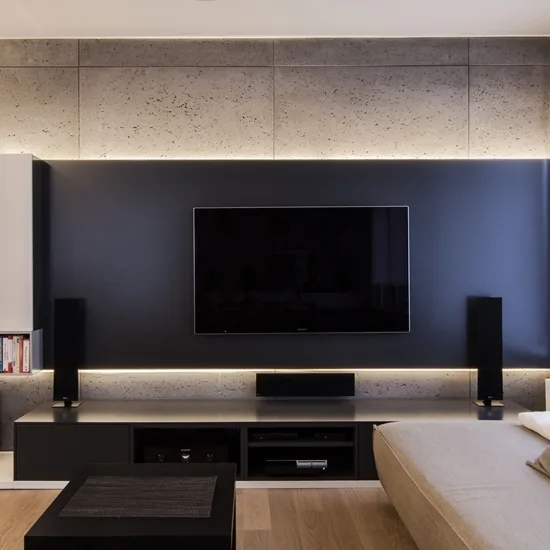 Ściana TV z betonu architektonicznego w salonie