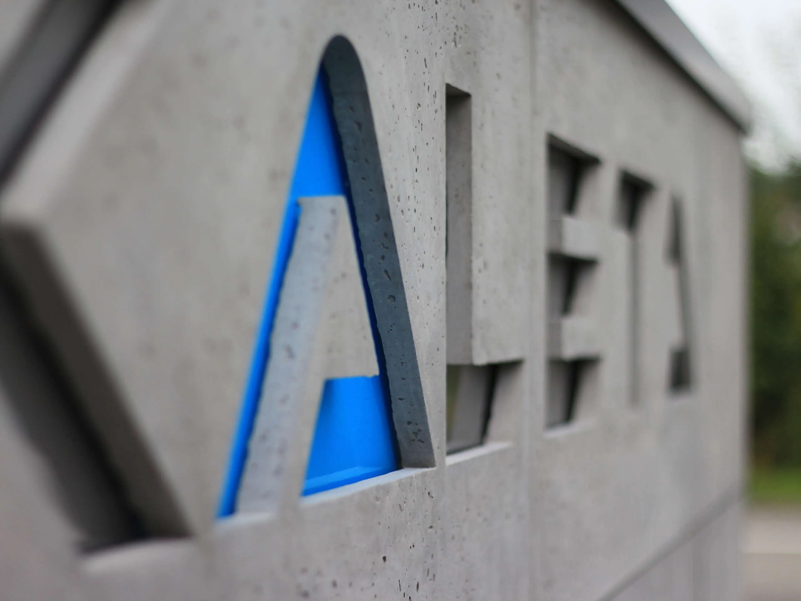 Beton architektoniczny — elewacja Biurowiec Kaleta / Aleksandrowice