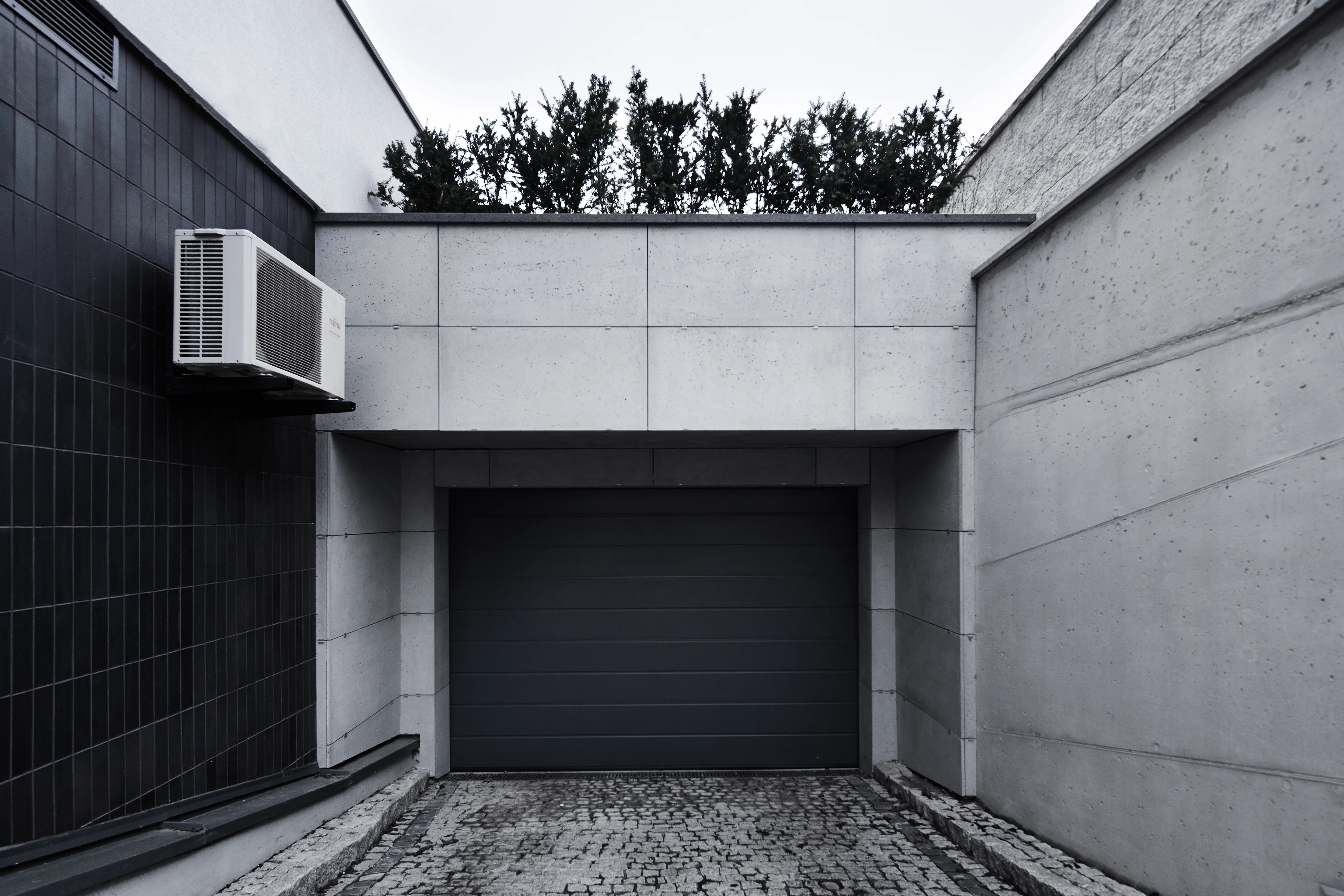 Płyty betonowe concreAte common — elewacja Warszawa