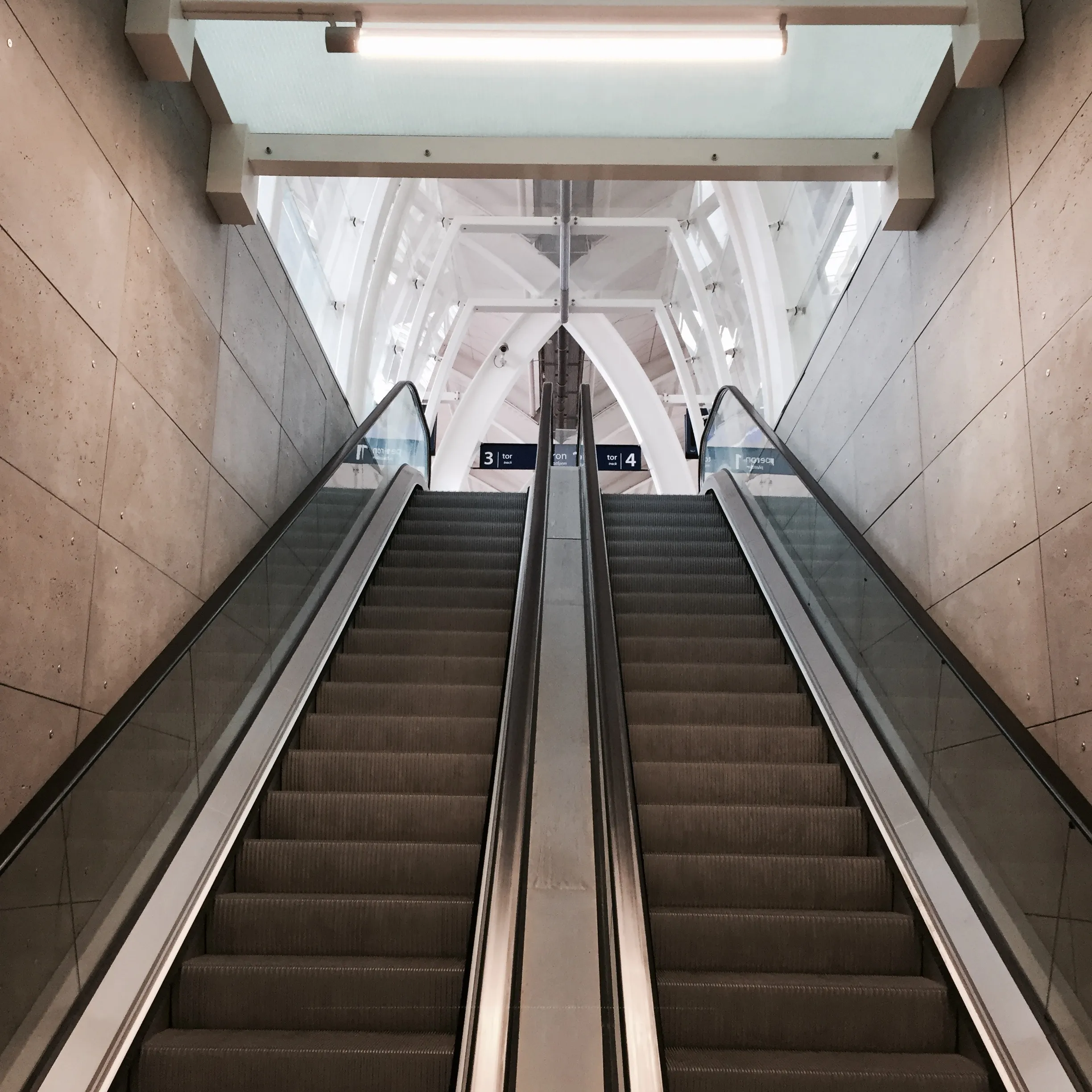 Dworzec PKP / Gliwice — beton architektoniczny ConcreAte