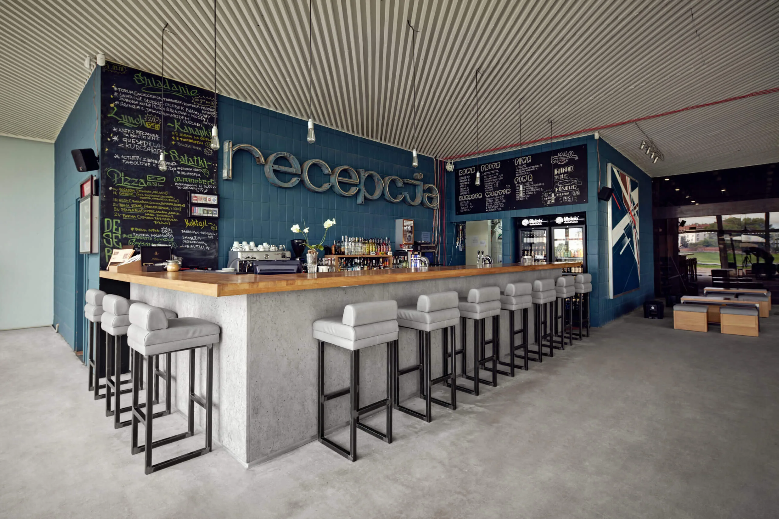 Płyty betonowe concreAte common — przestrzenie komercyjne Kraków