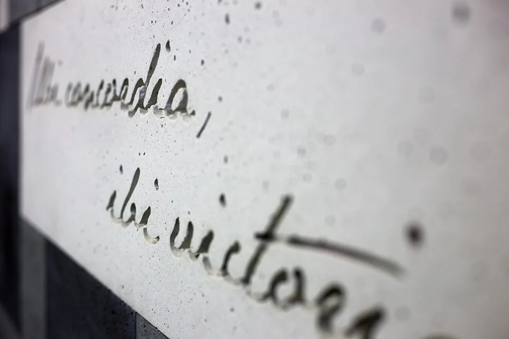 ConcreAte dekorativer Beton — Projekt Kancelaria MUSK / Cieszyn