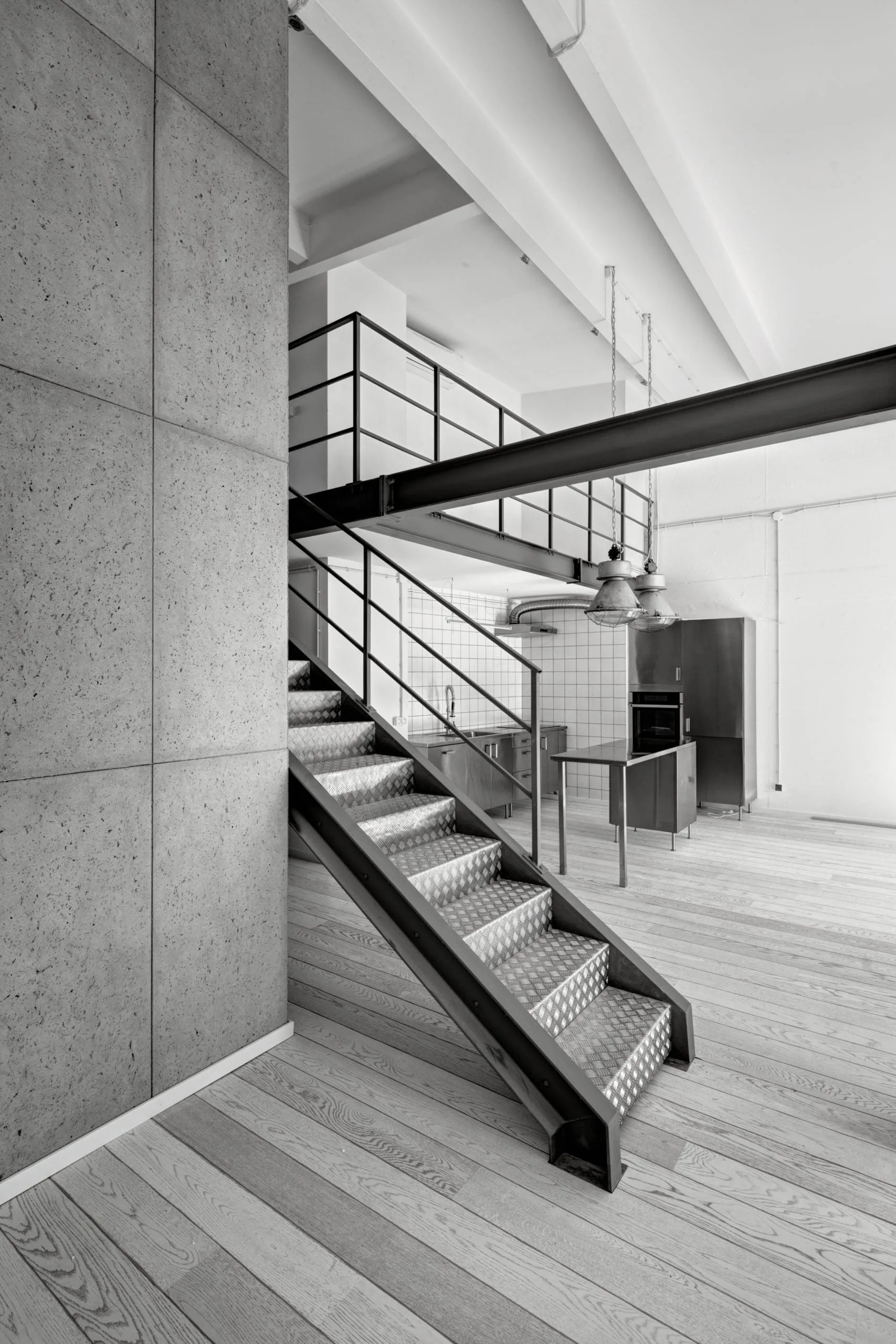 Panele ścienne z betonu architektonicznego concreAte common 120 x 60 cm  — Ludwinów Loft / Kraków