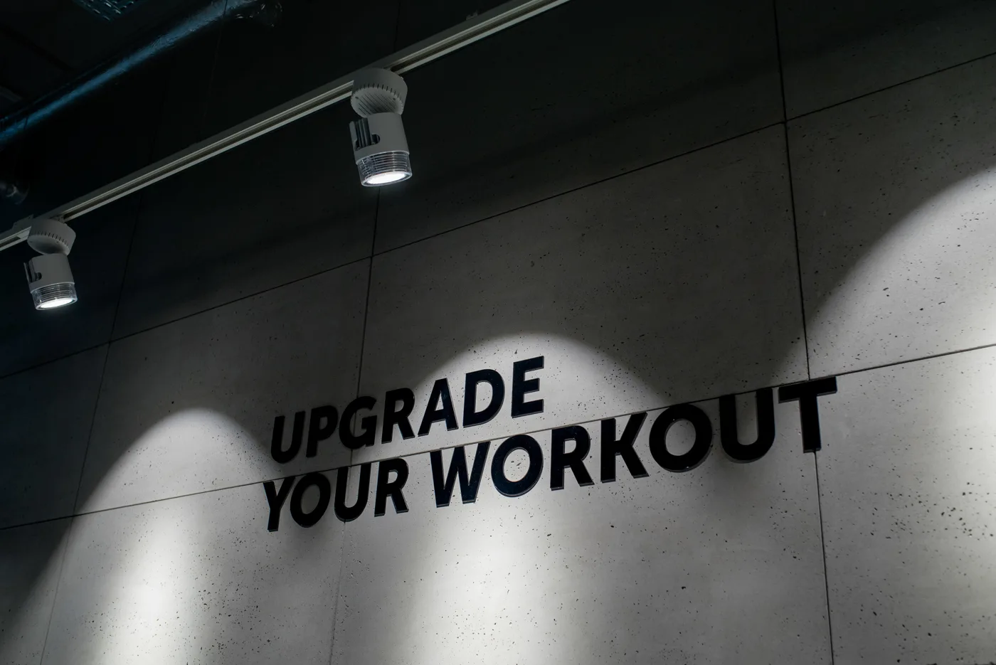 Beton architektoniczny — obiekty sportowe McFit Wrocław