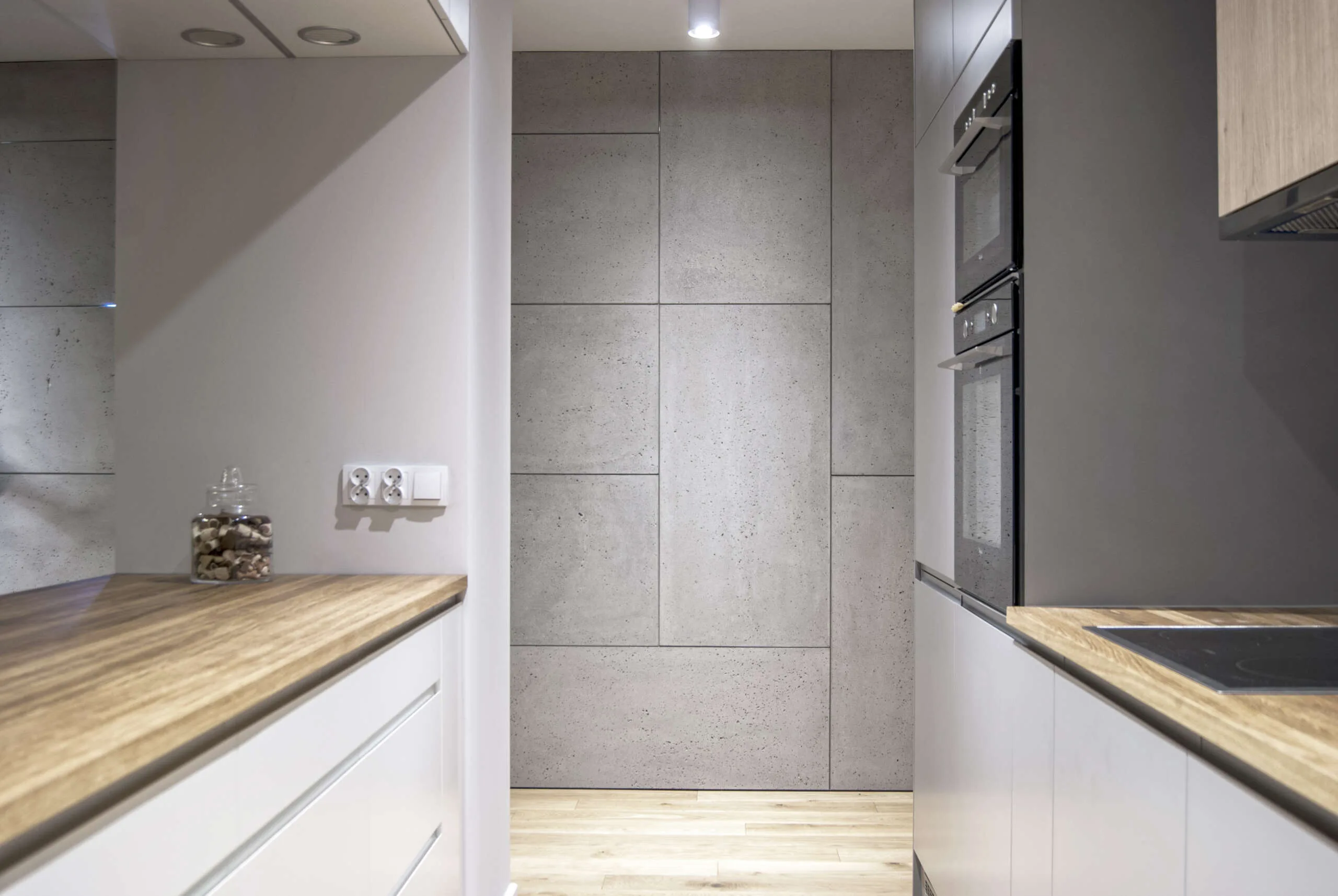 Beton dekoracyjny ConcreAte — realizacja Perla Verona mieszkanie prywatne / Kraków