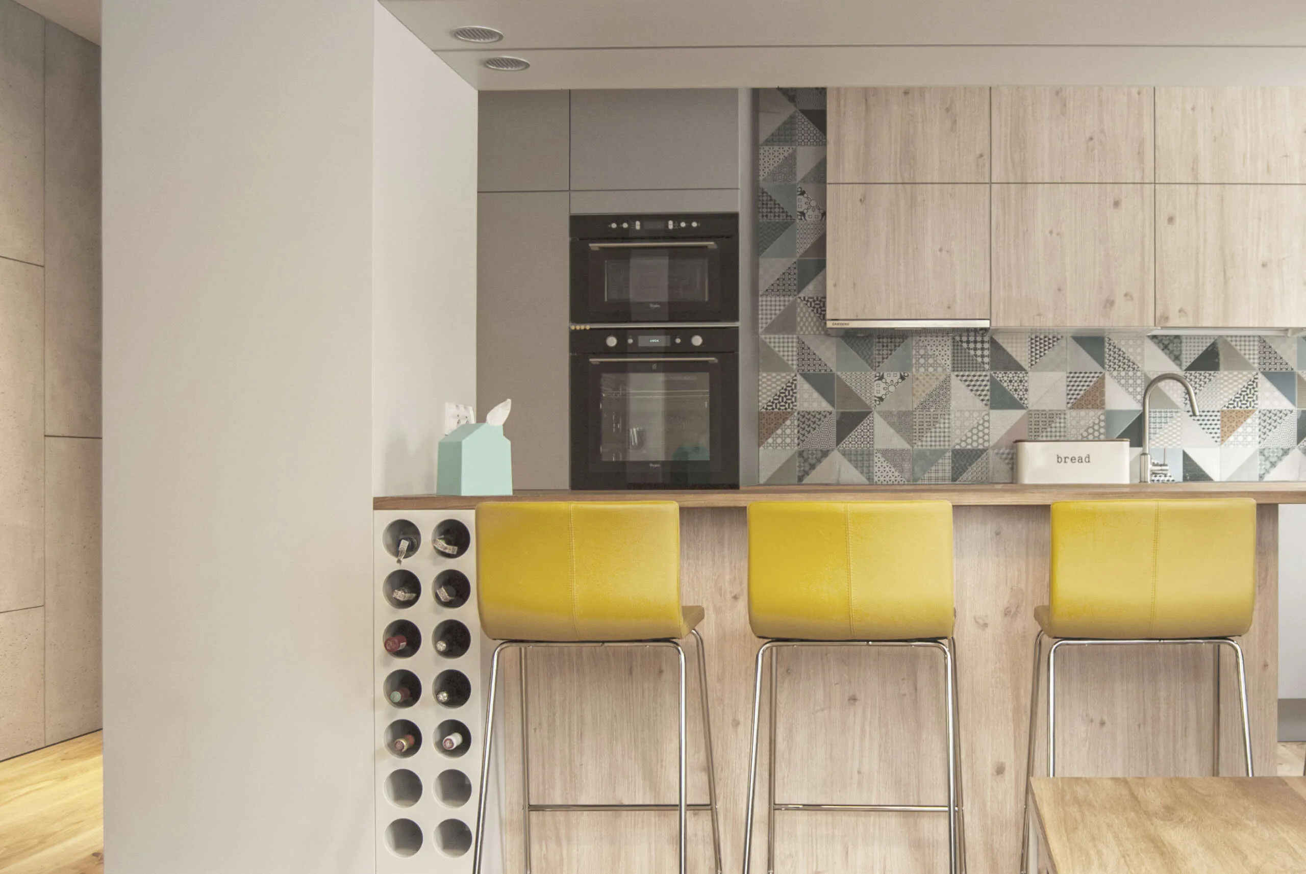 Ściany z betonu architektonicznego concreAte common wymiary standardowe 120x60 — Perla Verona mieszkanie prywatne / Kraków