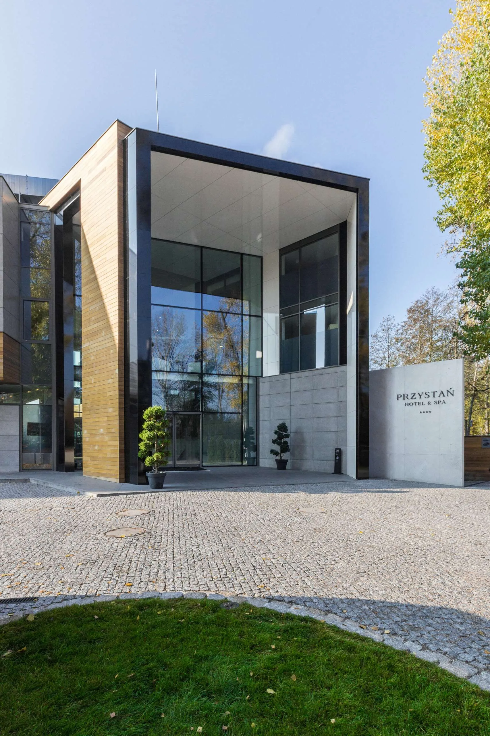 Płyty betonowe concreAte common — hotel Olsztyn